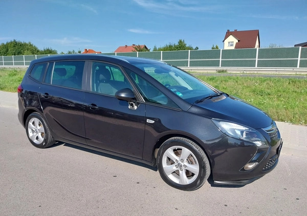 Opel Zafira cena 36800 przebieg: 244000, rok produkcji 2015 z Lubaczów małe 781